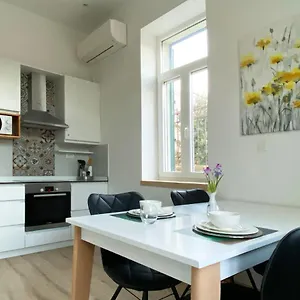  Apartment Orchard On Rokova St - 5 Min Walk To The Old Town Of Croatia